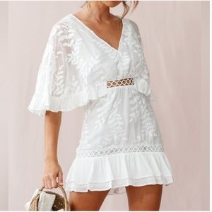 SELFIE LESLIE Caspar Leafy Embroidered Dress | Small